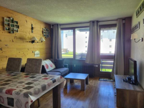 Charmant 2 pièces, balcon ensoléillé, proche pistes et commerces, séjour et chambre bien équipés - FR-1-449-18